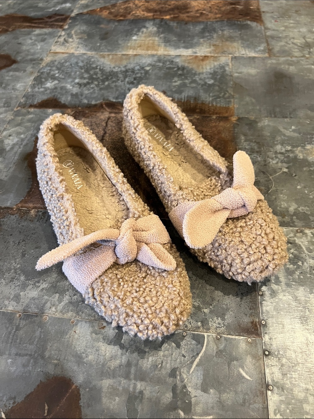 VIVAVA Cozy Sherpa Bow Loafer Slippers Size 5.5